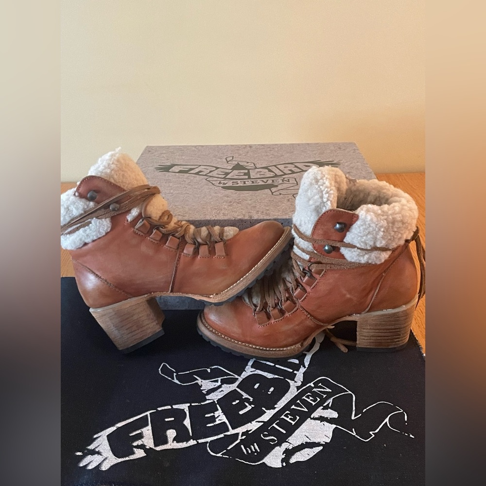 (NIB) New in box, Freebird by Steven, Norway style, Cognac (brown) color, size 6